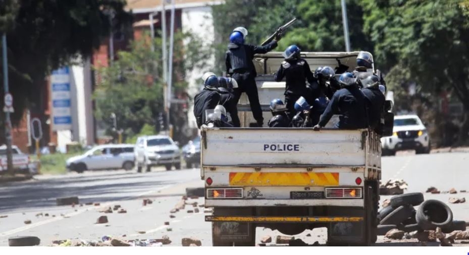 Zimbabwe shuts down amid calls for protests