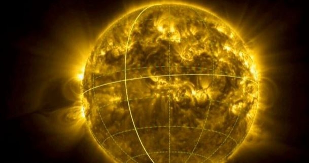 First view of the Sun's south pole filmed by spacecraft