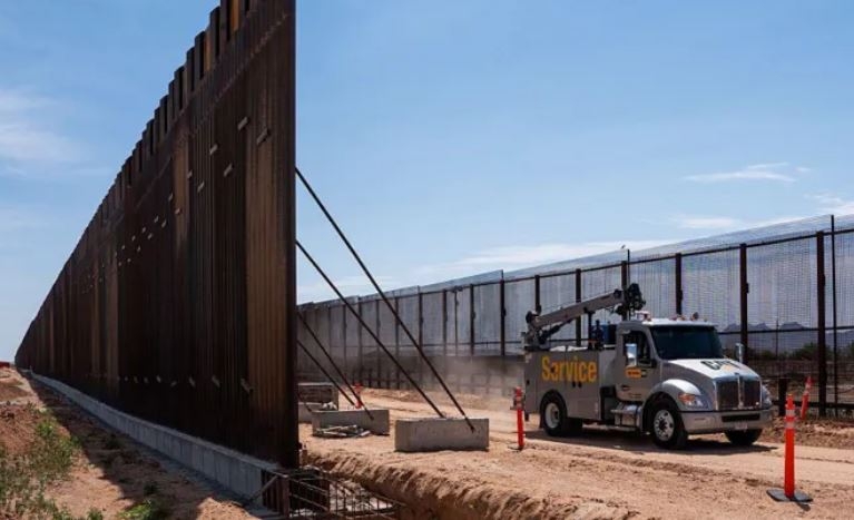 US-Mexico border wall to be painted black to stop climbers