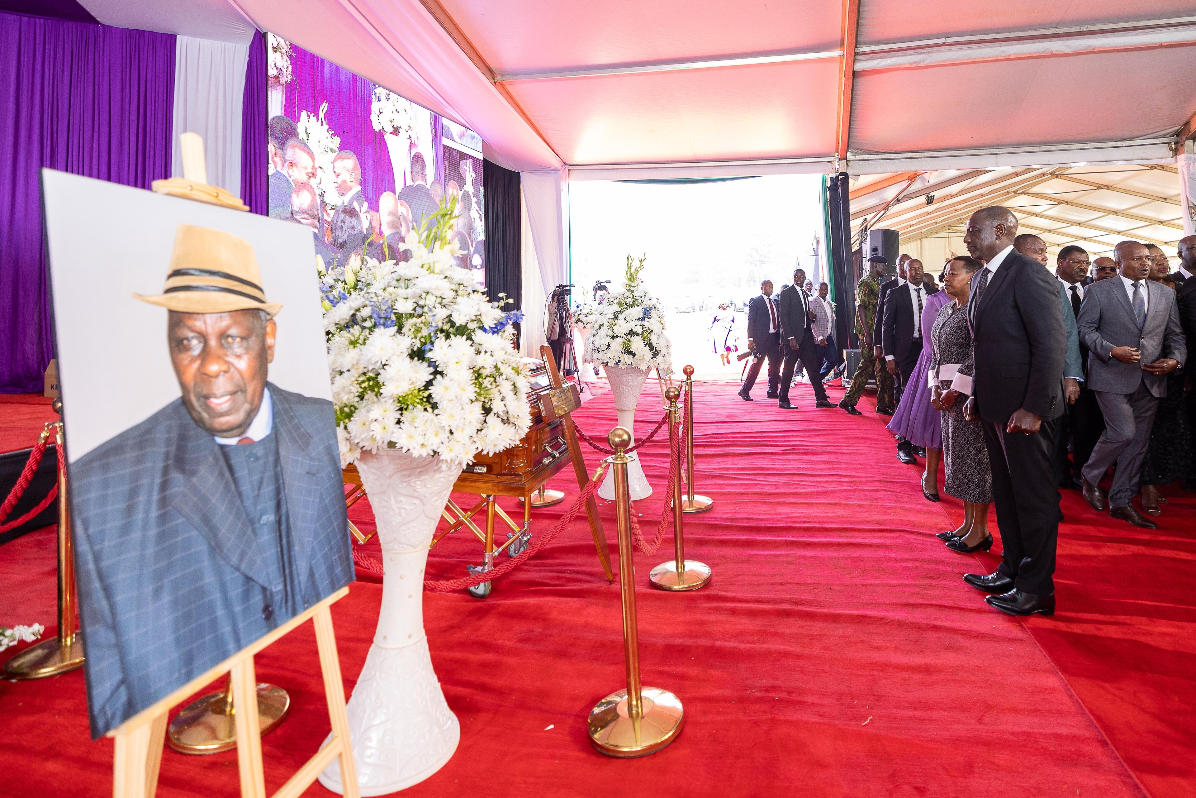 [PHOTOS] Ruto attends Mzee Ichung'wah funeral