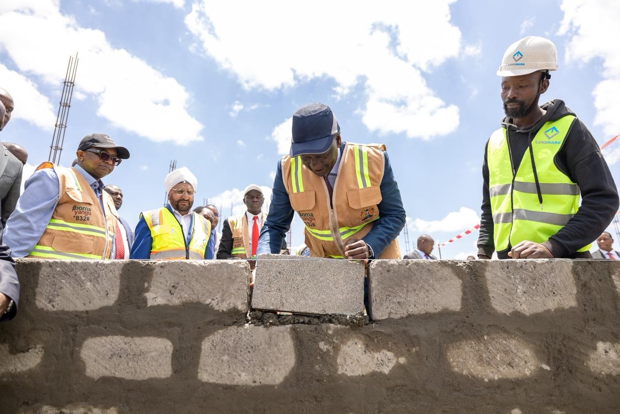 [PHOTOS] Ruto breaks ground for Konza Affordable Housing