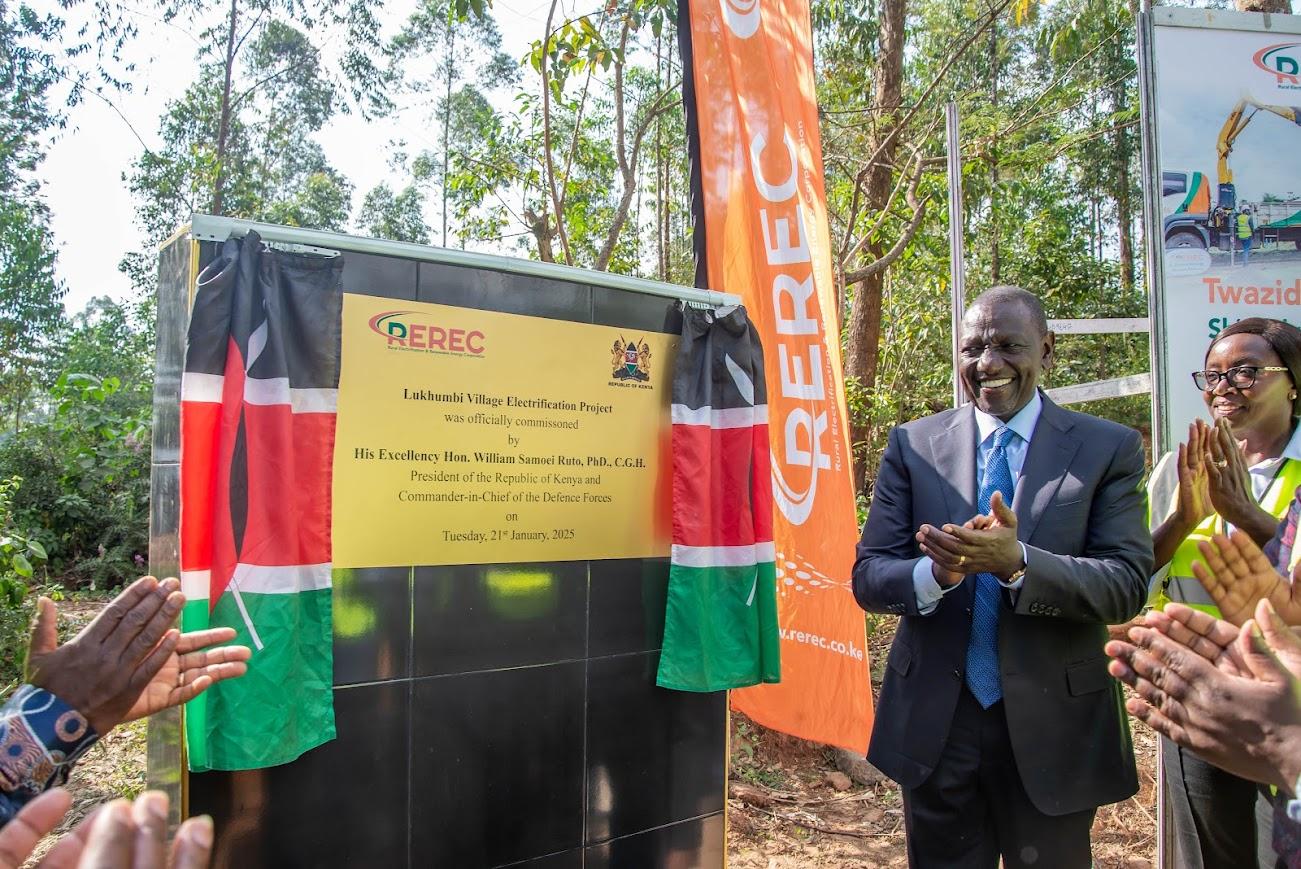 [PHOTOS] Ruto leads rural electrification exercise in Shinyalu