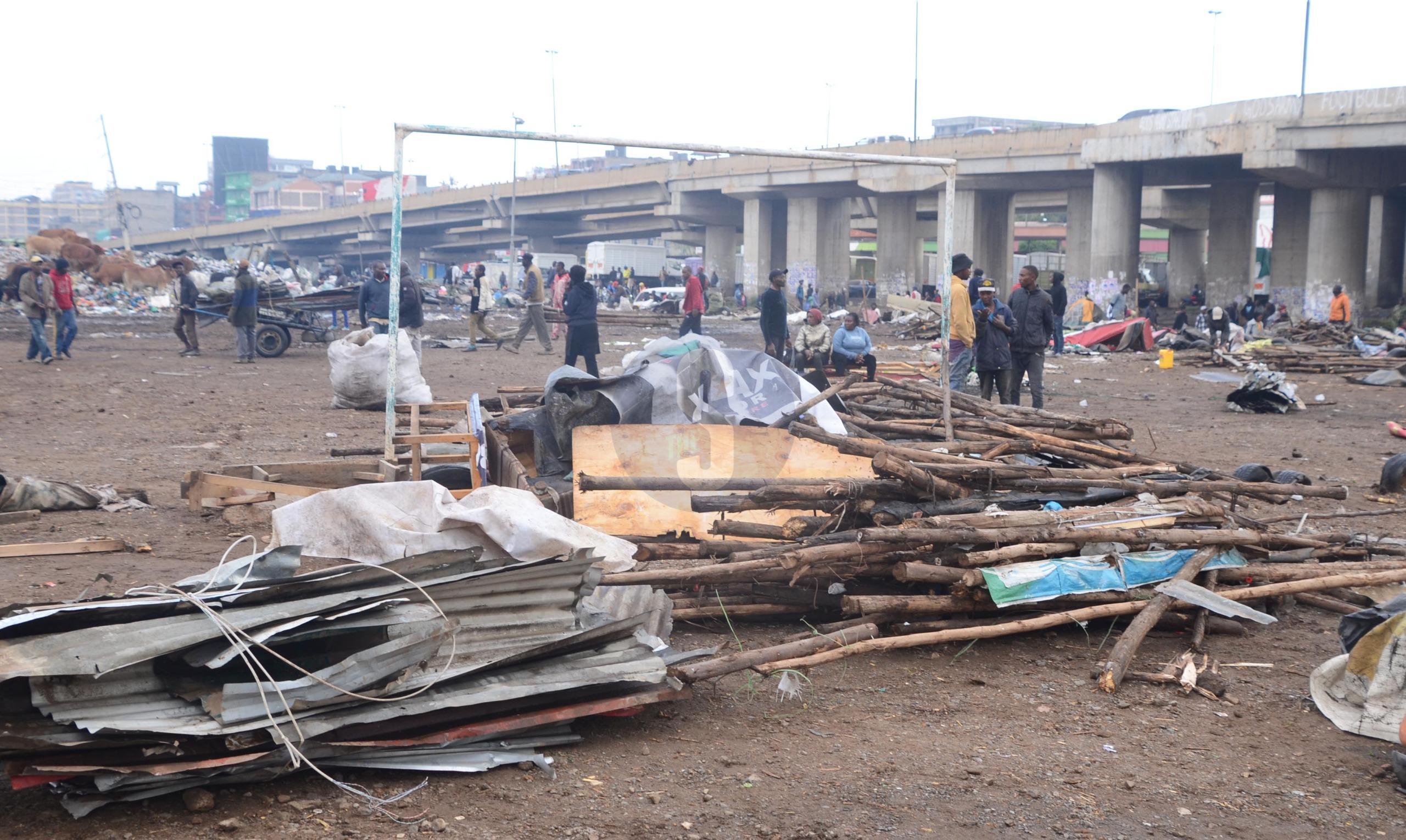 [PHOTO]  KPC demolishes structures along Outering Road