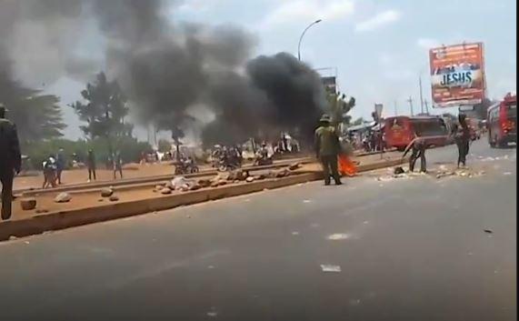 Teargas, running battles as police disperse youths in Roysambu