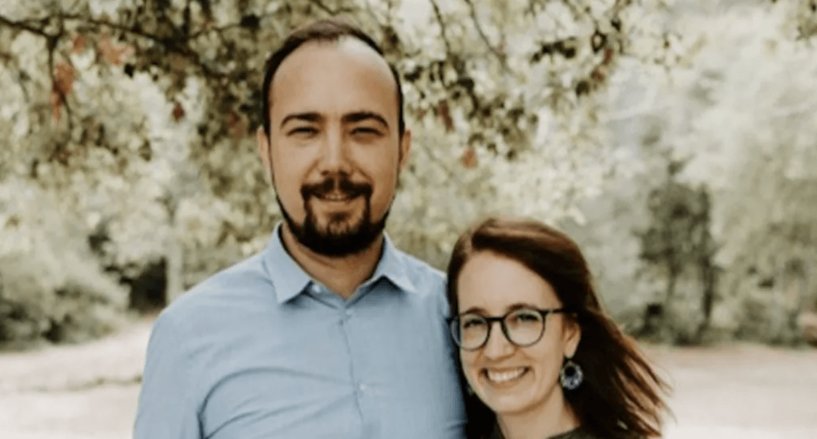 US trades Taliban prisoner for two American detainees