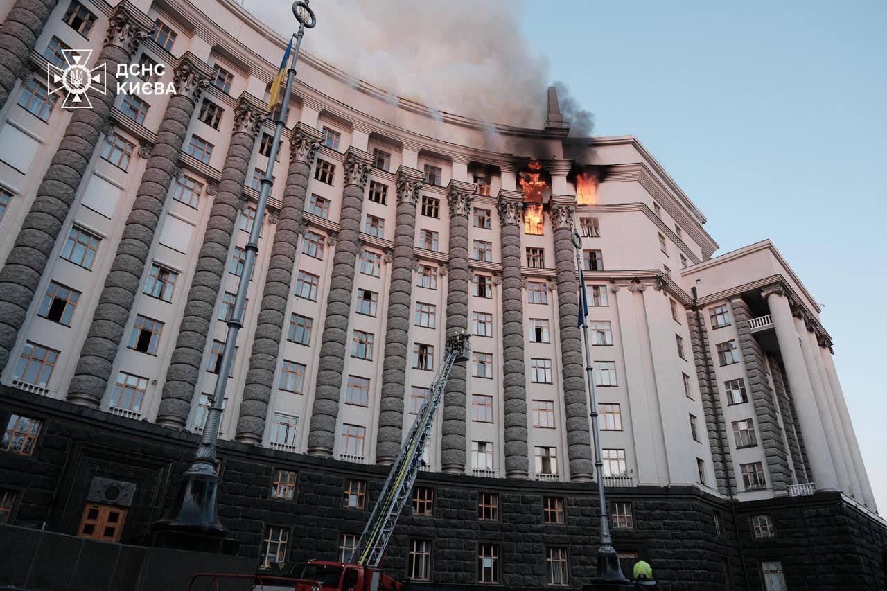 Russia strikes Ukrainian government building