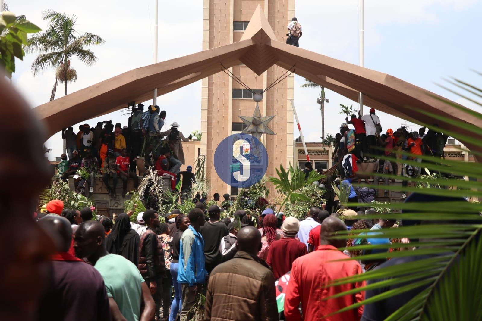 Chaos in parliament as Raila's body moved to Kasarani