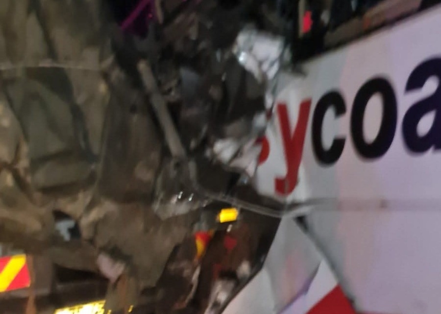 28 injured in accident involving Easy Coach bus